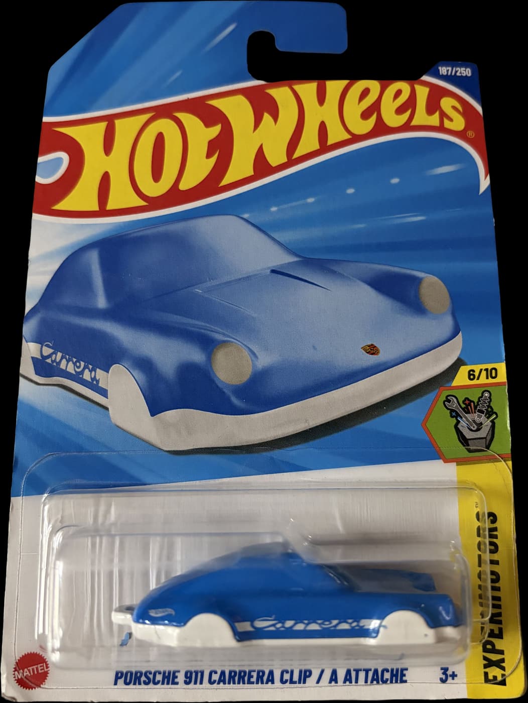 Porsche 911 Carrera Clip on its card
