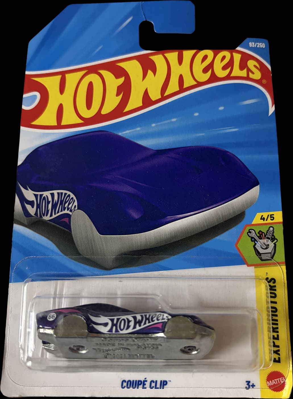 Coupe Clip on its card